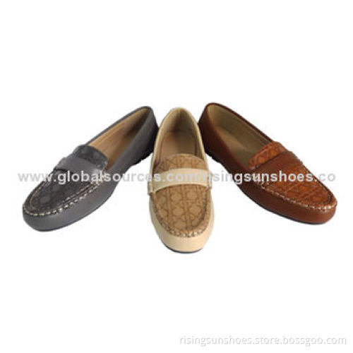 Women's trendy flat casual shoes, popular moccasin style with soft materials/sole, very comfortable